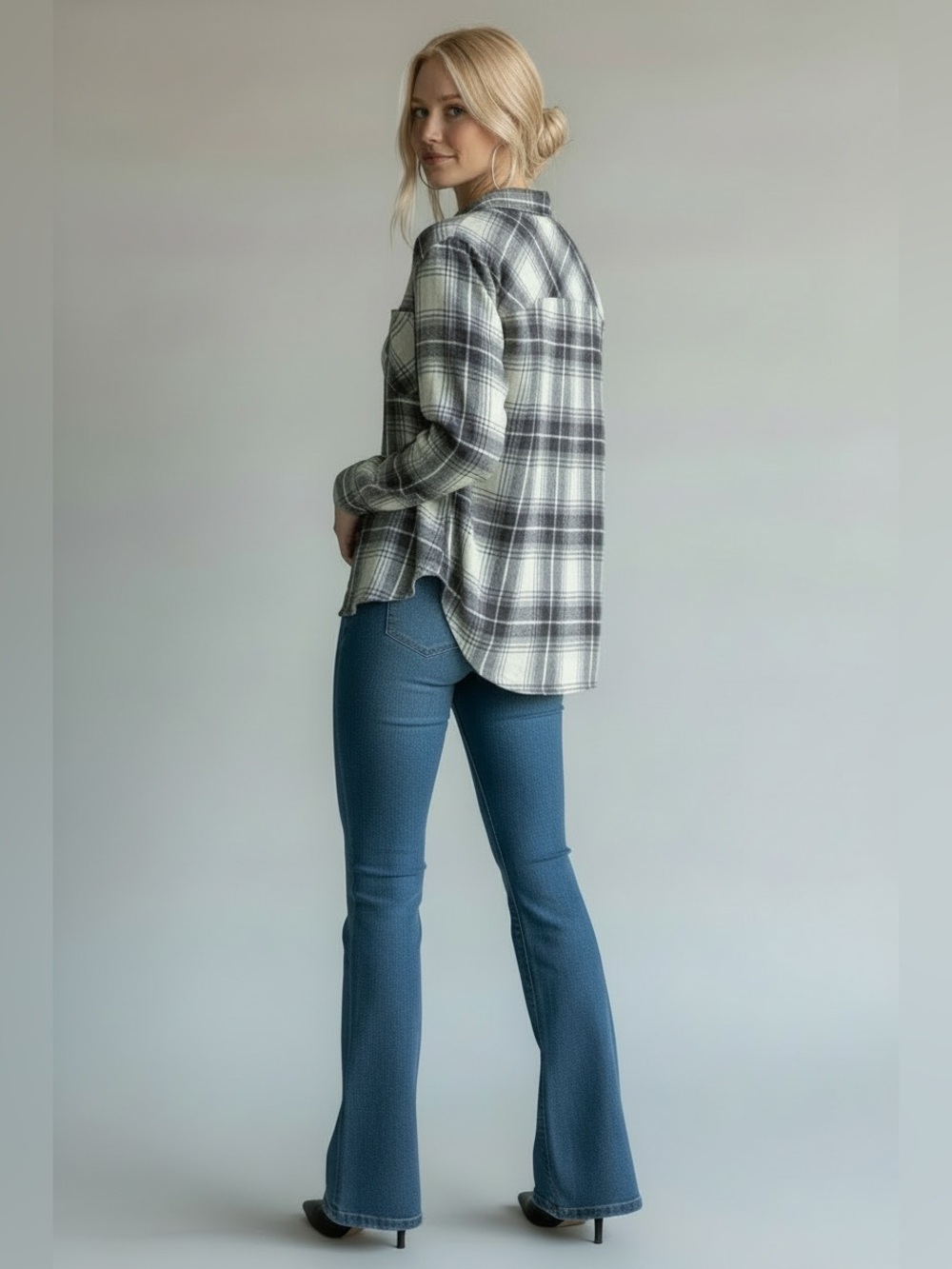 beachlunchlounge Gray, White and Blue Plaid Button-Up Shirt